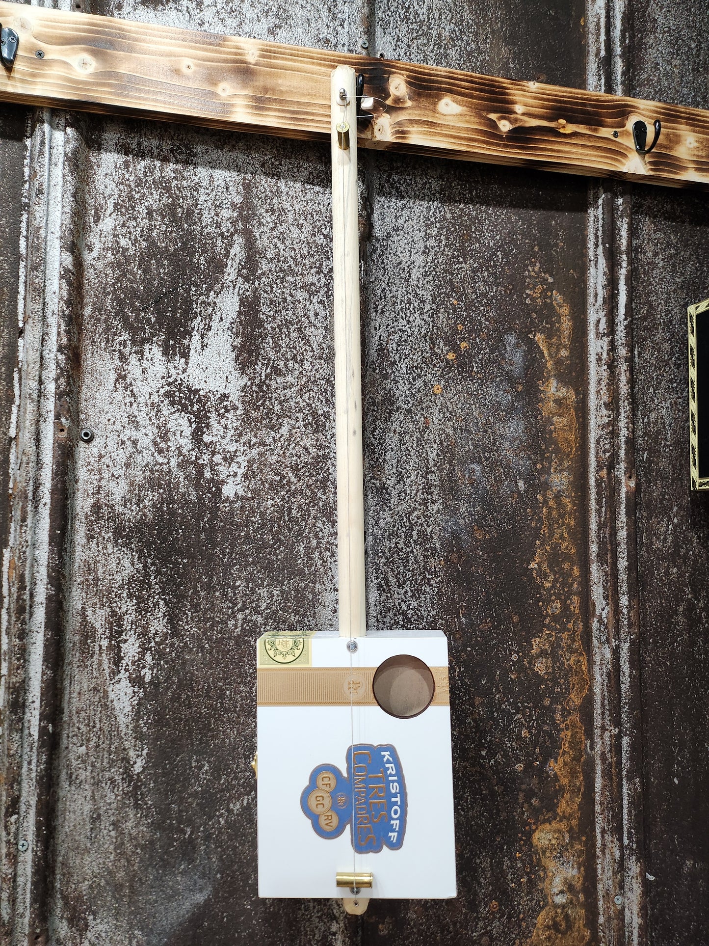 The "Tres Monedas De Oro" Regular Cigar Box Bullet Banjo